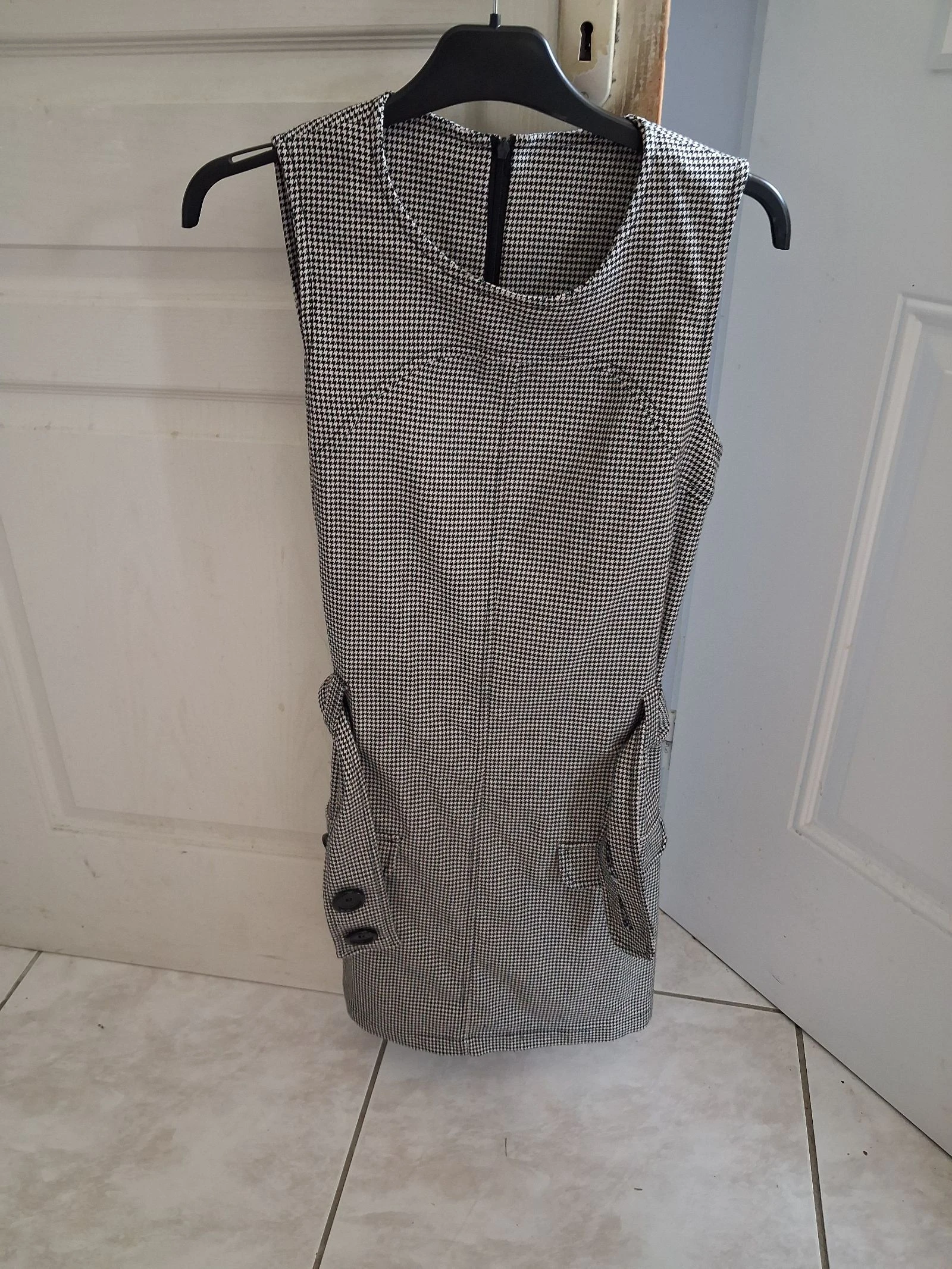 Robe à carreaux sans manche